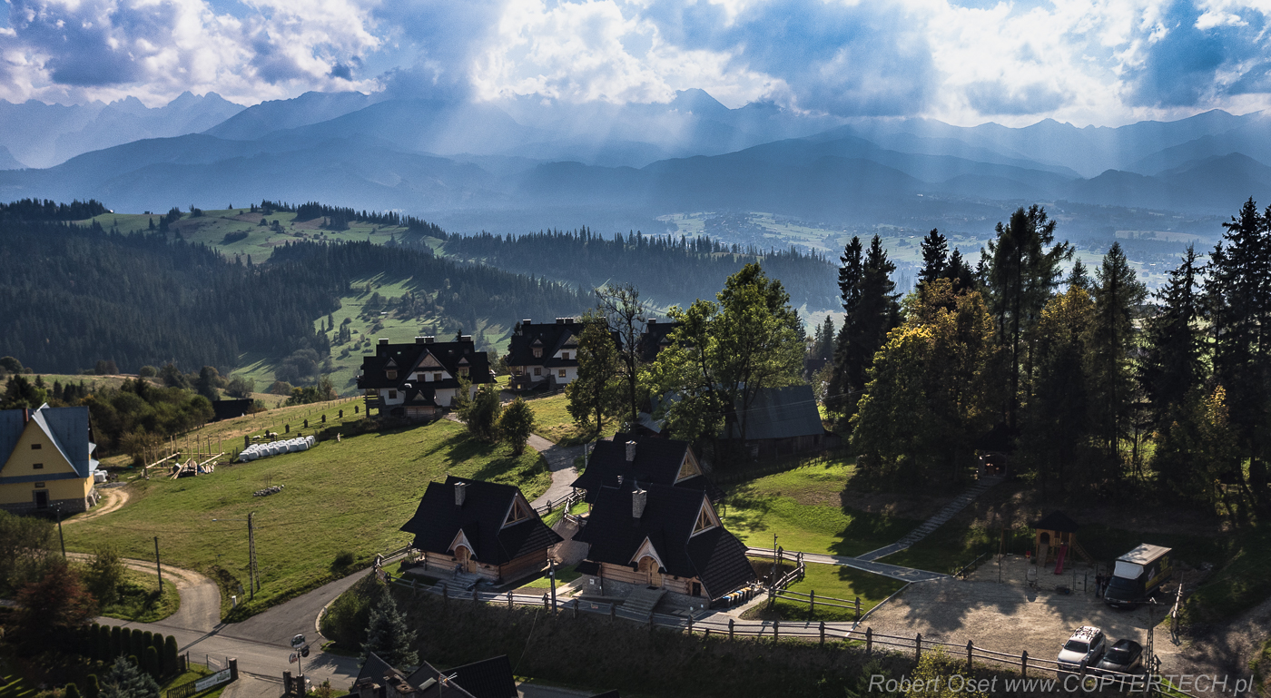 Panorama Tatr i domki w Gliczarowie Górnym
